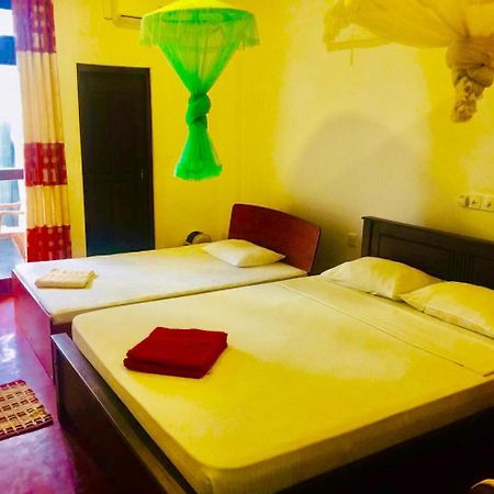 Sanovin Hotel Mirissa Buitenkant foto