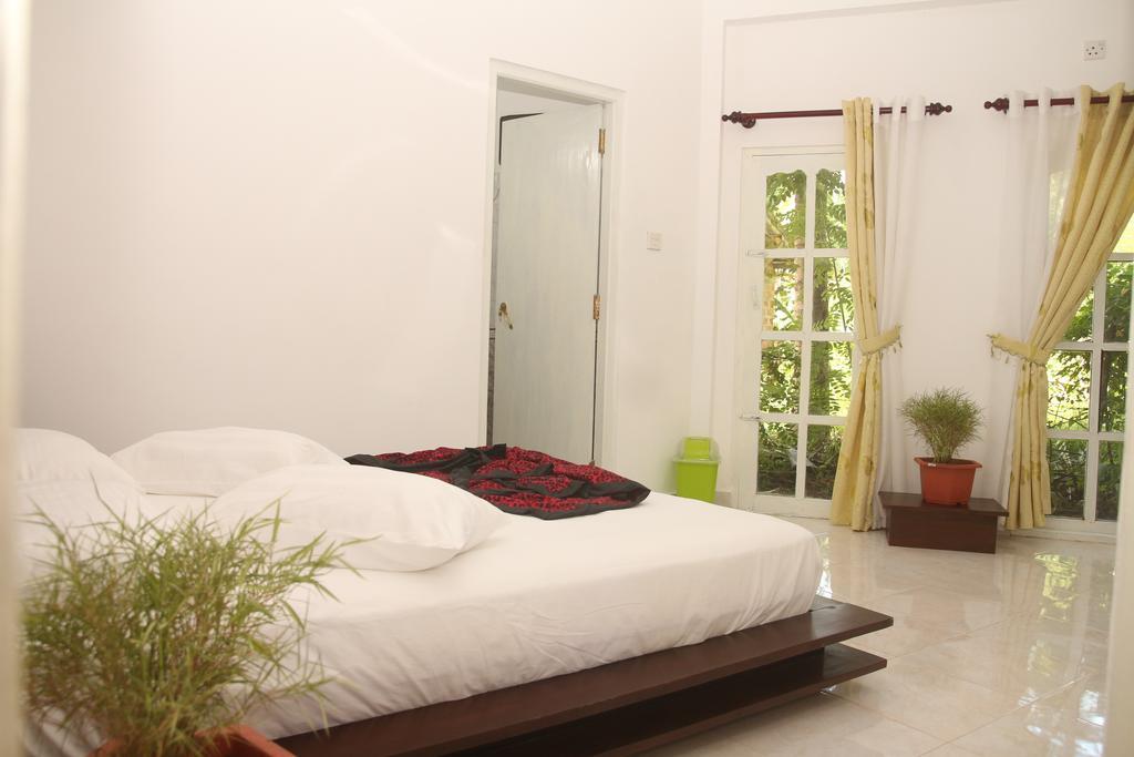 Sanovin Hotel Mirissa Kamer foto