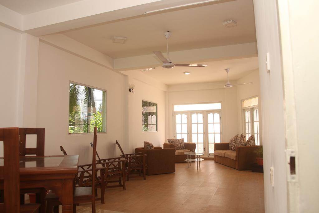Sanovin Hotel Mirissa Buitenkant foto