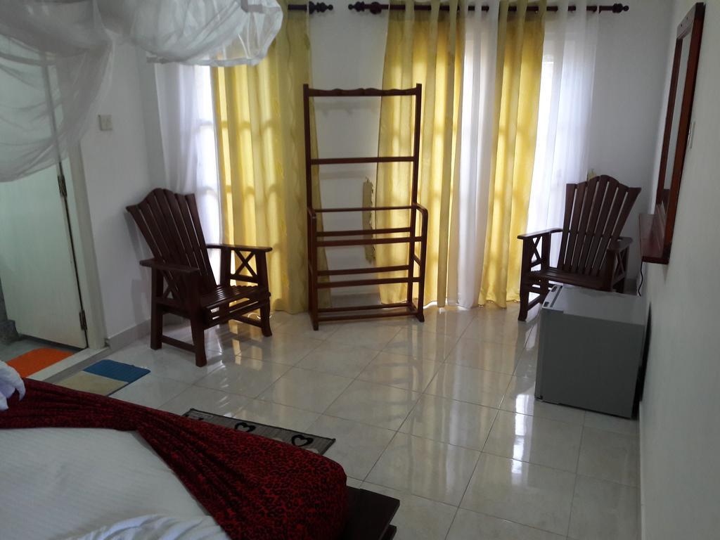 Sanovin Hotel Mirissa Buitenkant foto