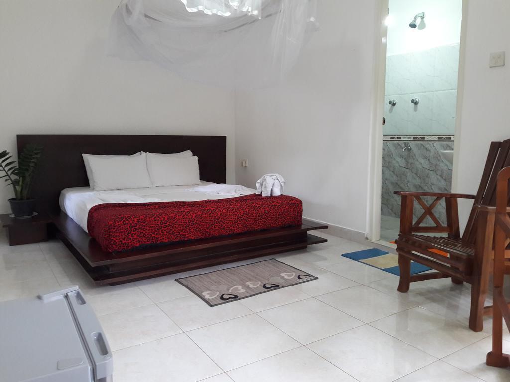 Sanovin Hotel Mirissa Buitenkant foto