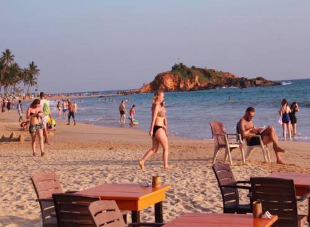 Sanovin Hotel Mirissa Buitenkant foto