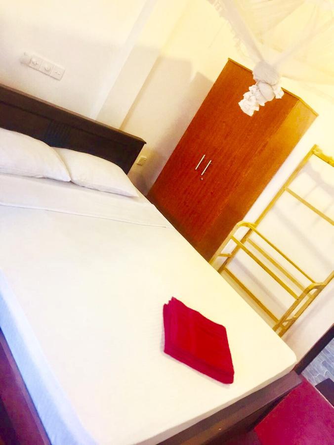 Sanovin Hotel Mirissa Buitenkant foto